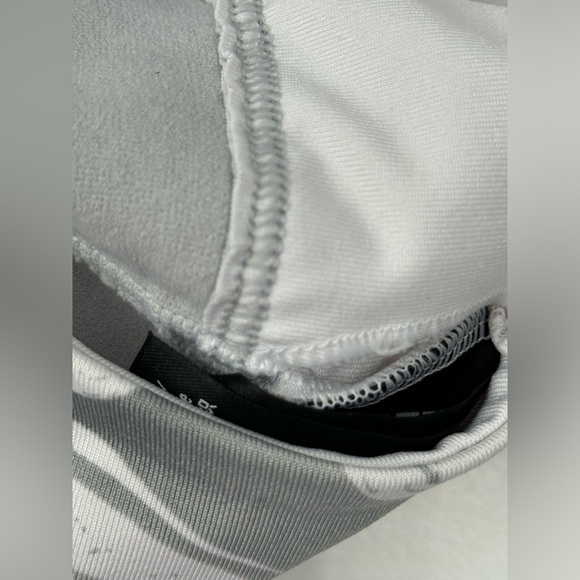 Victoria’s Secret PINK sports bra size XS lacing detail racerback marble pattern - Picture 7 of 7